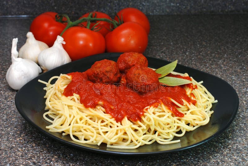Espagueti con albóndigas fotografía de archivo libre de regalías