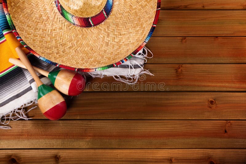 Espaço mexicano da cópia da opinião superior do sombreiro do fundo de madeira do de Mayo do cinco de México fotografia de stock royalty free Espaço mexicano da cópia da opinião superior do sombreiro do fundo de madeira do de Mayo do cinco de México fotografia de stock royalty free