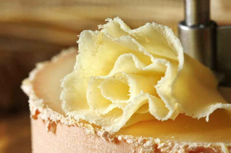 Especialidade do queijo suíço: Tete de Moine