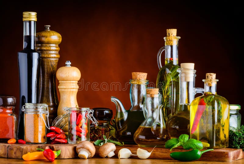 Especias, condimento y aceite de la comida foto de archivo libre de regalías Especias, condimento y aceite de la comida foto de archivo libre de regalías