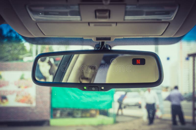 Interior Do Carro Com Espelho Retrovisor