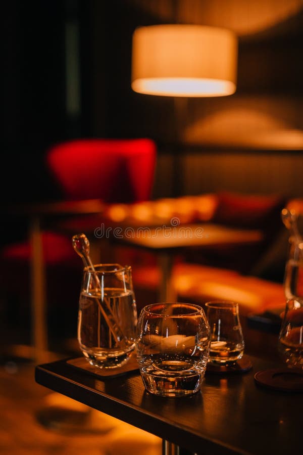 Esperienza avente un sapore del whisky con diversi tipi di whisky fotografia stock libera da diritti
