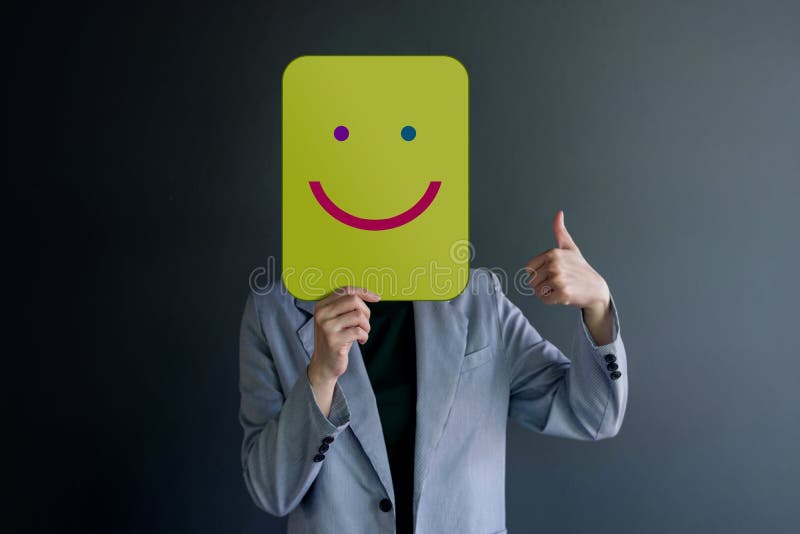 Esperienza del cliente o concetto emozionale umano La donna lo ha coperto fotografia stock libera da diritti Esperienza del cliente o concetto emozionale umano La donna lo ha coperto fotografia stock libera da diritti