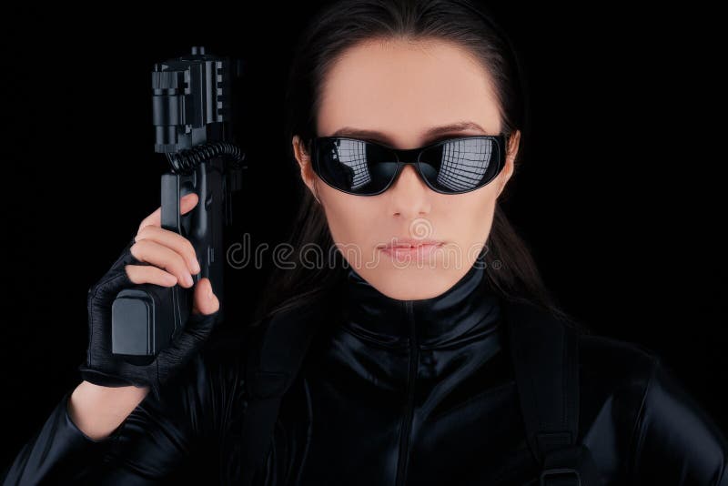 Espion de femme tenant l'arme à feu image libre de droits Espion de femme tenant l'arme à feu image libre de droits