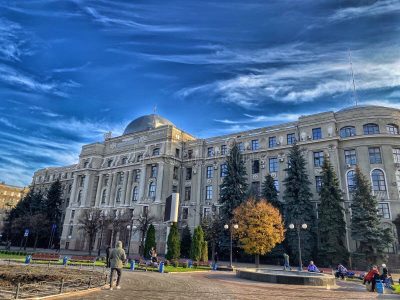 Esplendor arquitectónico de kharkiv : una ciudad de contrastes foto de archivo