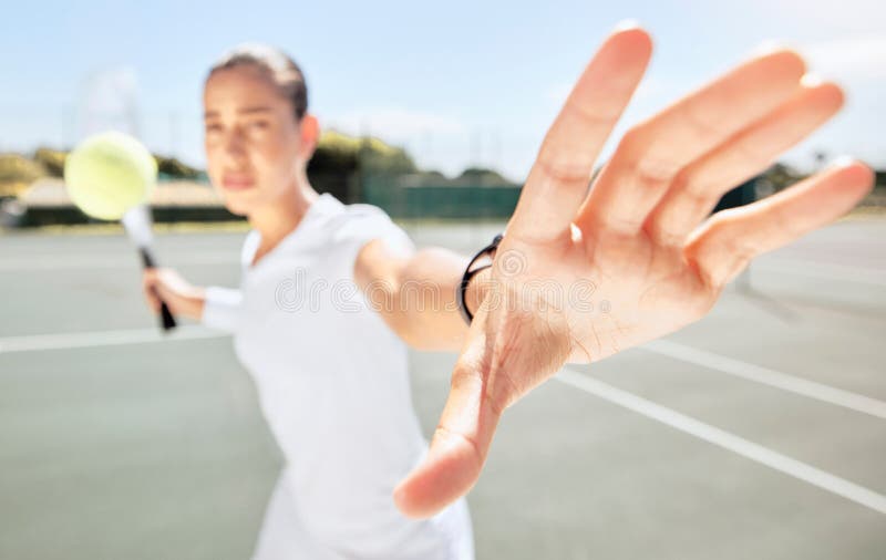 Ação De Poeira De Tênis De Mão E De Jogos De Bola Com Agilidade