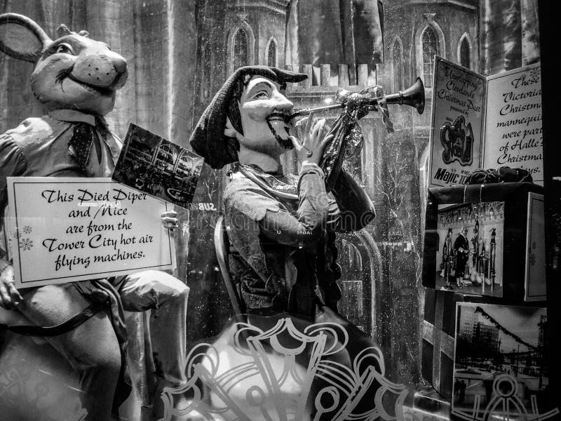 Esposizione della finestra di festa di Natale fotografia stock libera da diritti Esposizione della finestra di festa di Natale fotografia stock libera da diritti