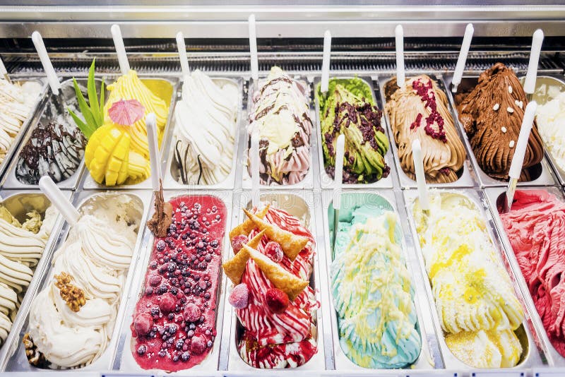 Esposizione italiana del gelato di gelatto di gelato in negozio