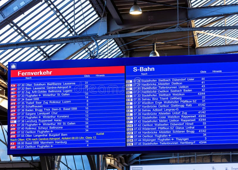 Esposizione partenza/di arrivo alla stazione ferroviaria principale di Zurigo