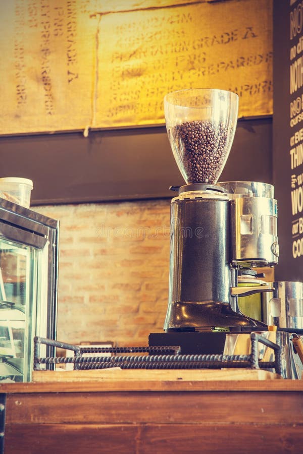 Espresso Coffee Machine with Roasted Coffee Beansv, Vintage Sty Stock