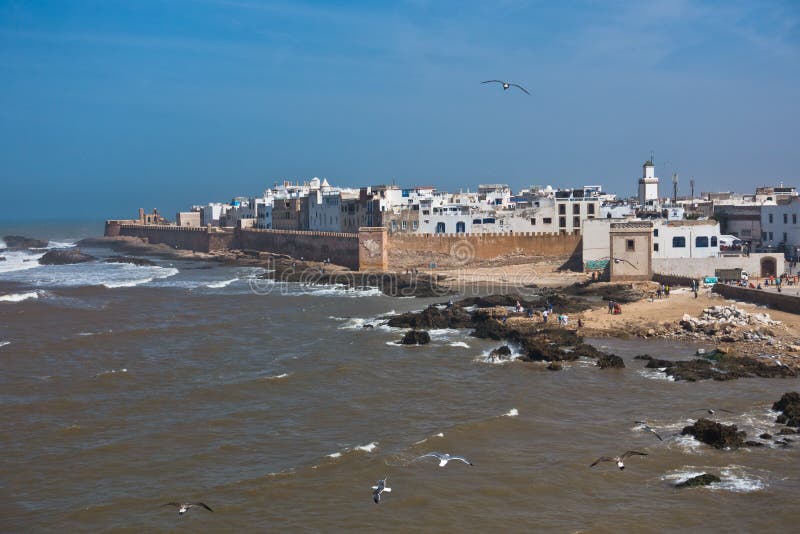 Essaouira lucht panoramische cityscape mening van oude stad bij de kust van de Atlantische Oceaan in Marokko royalty-vrije stock afbeeldingen Essaouira lucht panoramische cityscape mening van oude stad bij de kust van de Atlantische Oceaan in Marokko royalty-vrije stock afbeeldingen