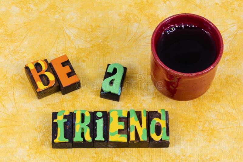 Essere amici amici amici aiutare le persone a conversare amichevolmente