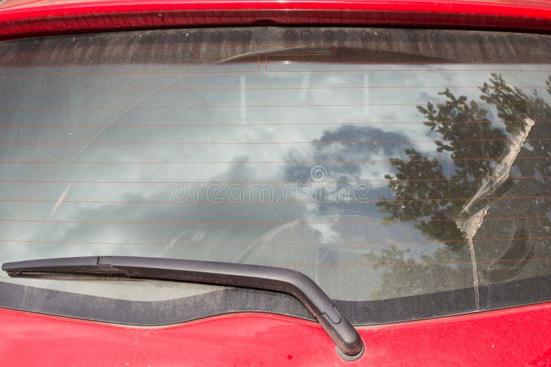 Lame D'essuie-glace Sur Le Verre De Voiture Photo stock - Image du