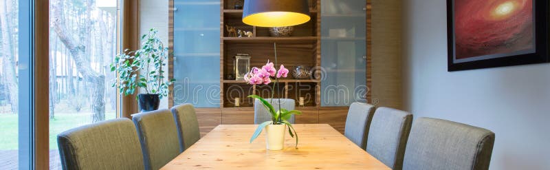 Esszimmer im modernen Design lizenzfreies stockfoto Esszimmer im modernen Design lizenzfreies stockfoto