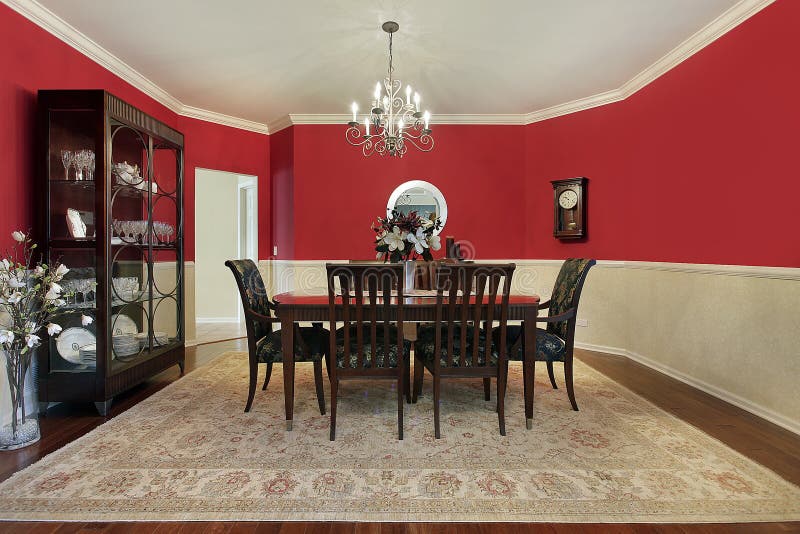 Esszimmer mit roten Wänden stockfoto. Bild von vorrichtungen - 16476662