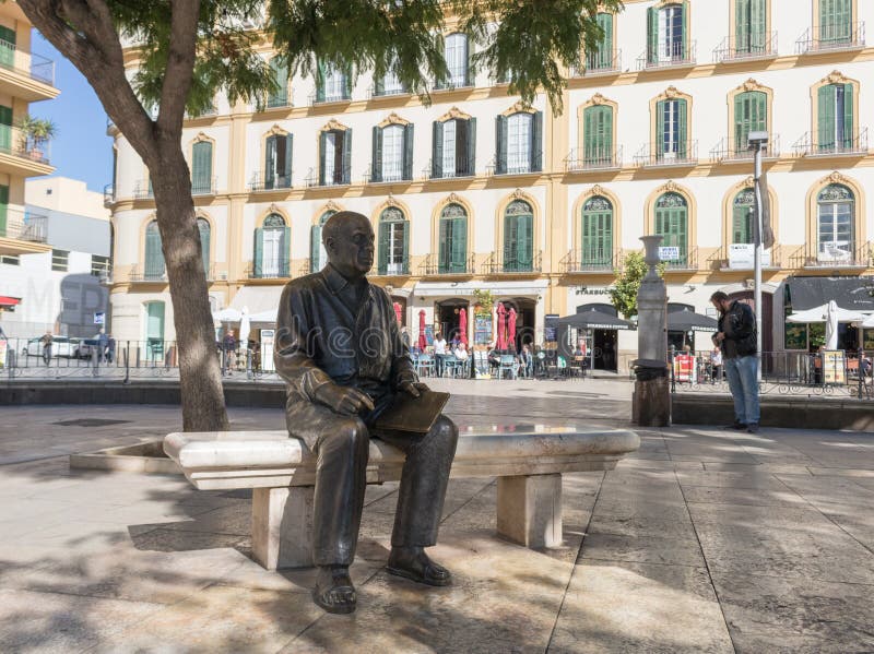 Estátua De Pablo Picasso Na Praça Da La Mercê Da Espanha De Malaga Imagem  de Stock Editorial - Imagem de pintor, parque: 210781749