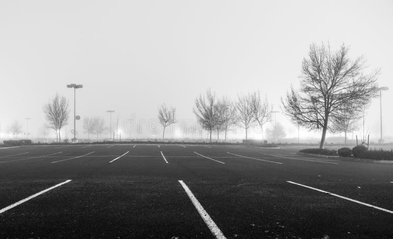Estacionamiento vacío en la noche foto de archivo libre de regalías Estacionamiento vacío en la noche foto de archivo libre de regalías