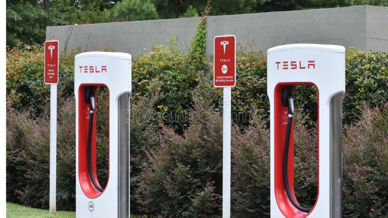 Estaciones autos del sobrealimentador de Tesla foto de archivo libre de regalías Estaciones autos del sobrealimentador de Tesla foto de archivo libre de regalías