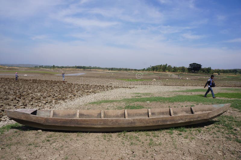 Estación seca foto de archivo editorial. Imagen de lago 31642568