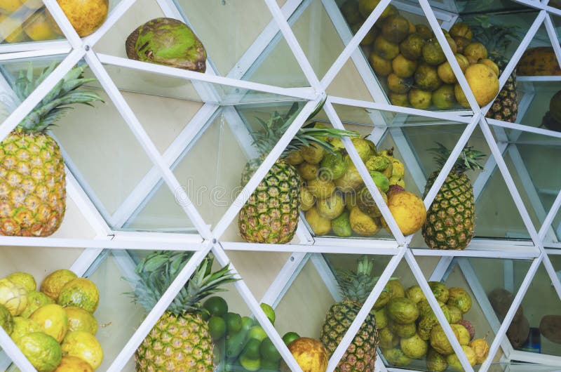 Estante Por Completo De Corbatas De Seda Finas En Una Tienda Italiana