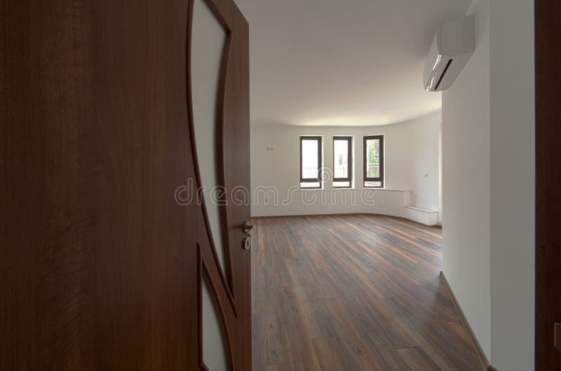 Estar aberto a uma sala vazia interior Boa vinda, ao conceito home novo imagem de stock royalty free Estar aberto a uma sala vazia interior Boa vinda, ao conceito home novo imagem de stock royalty free