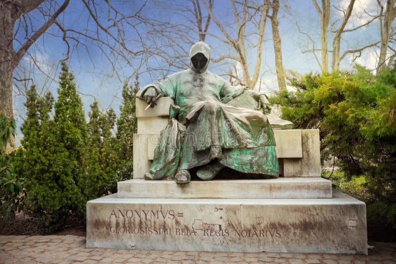 Estatua de anónimo en el parque de la ciudad de Budapest foto de archivo libre de regalías Estatua de anónimo en el parque de la ciudad de Budapest foto de archivo libre de regalías
