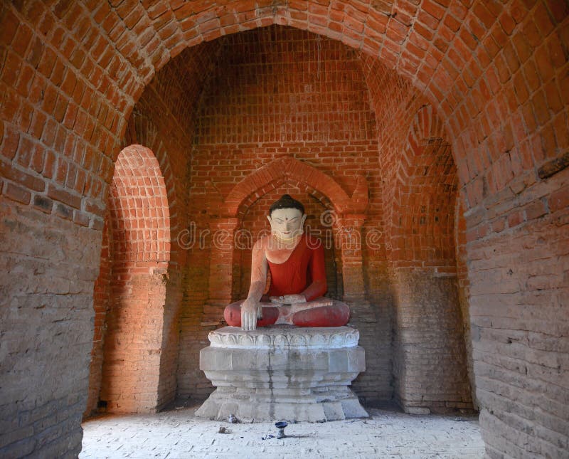 Estatua de Buda en templo en Bagan fotografía de archivo libre de regalías Estatua de Buda en templo en Bagan fotografía de archivo libre de regalías