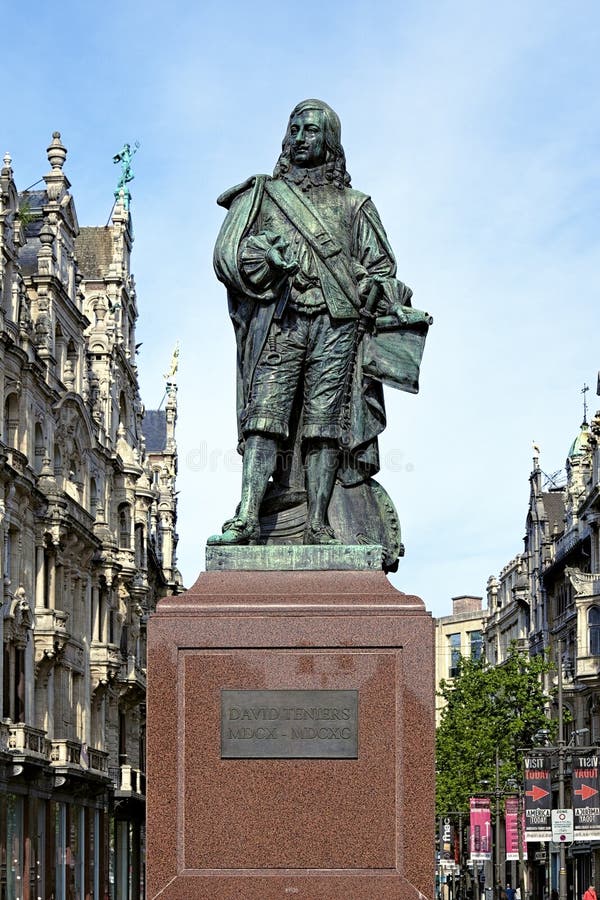 Estatua de David Teniers el más joven en Amberes, Bélgica fotos de archivo libres de regalías Estatua de David Teniers el más joven en Amberes, Bélgica fotos de archivo libres de regalías