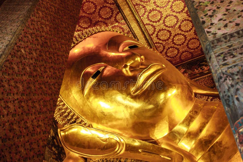 Estatua de descanso de oro en Wat Pho Temple, Bangkok, Tailandia de Buda imagen de archivo Estatua de descanso de oro en Wat Pho Temple, Bangkok, Tailandia de Buda imagen de archivo