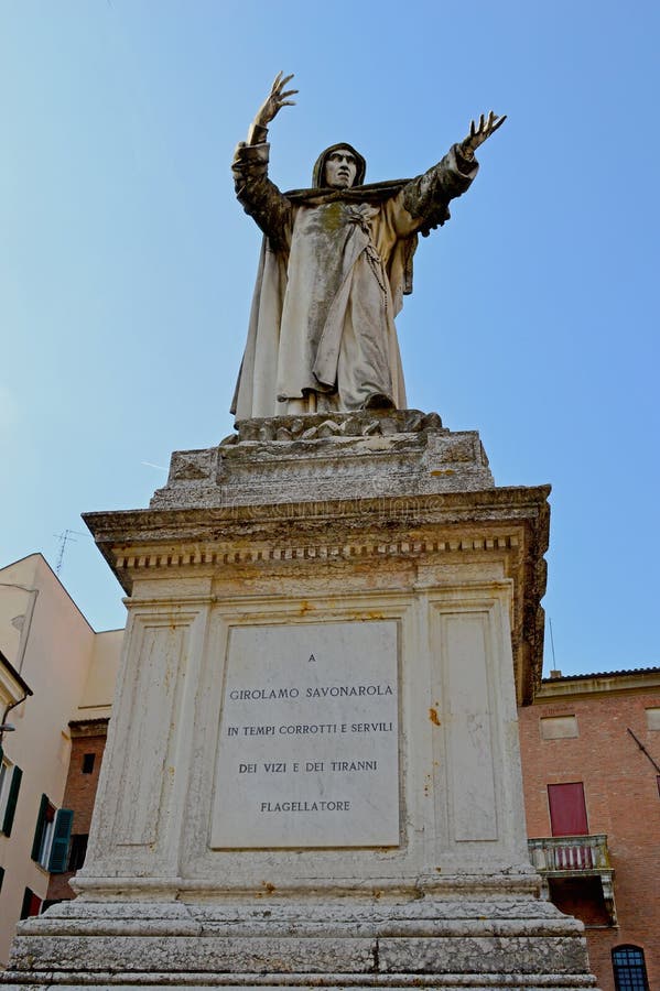 Estatua de Girolamo Savonarola en Ferrara Italia 2 foto de archivo libre de regalías Estatua de Girolamo Savonarola en Ferrara Italia 2 foto de archivo libre de regalías