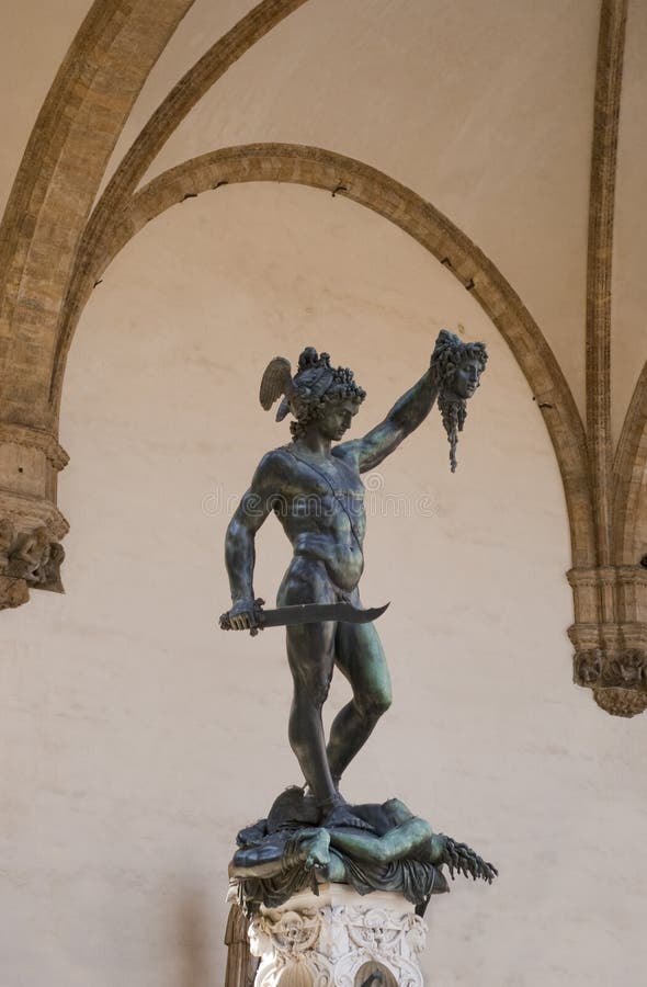 Estatua de la medusa del slaying de Perseus en Firenze fotografía de archivo Estatua de la medusa del slaying de Perseus en Firenze fotografía de archivo