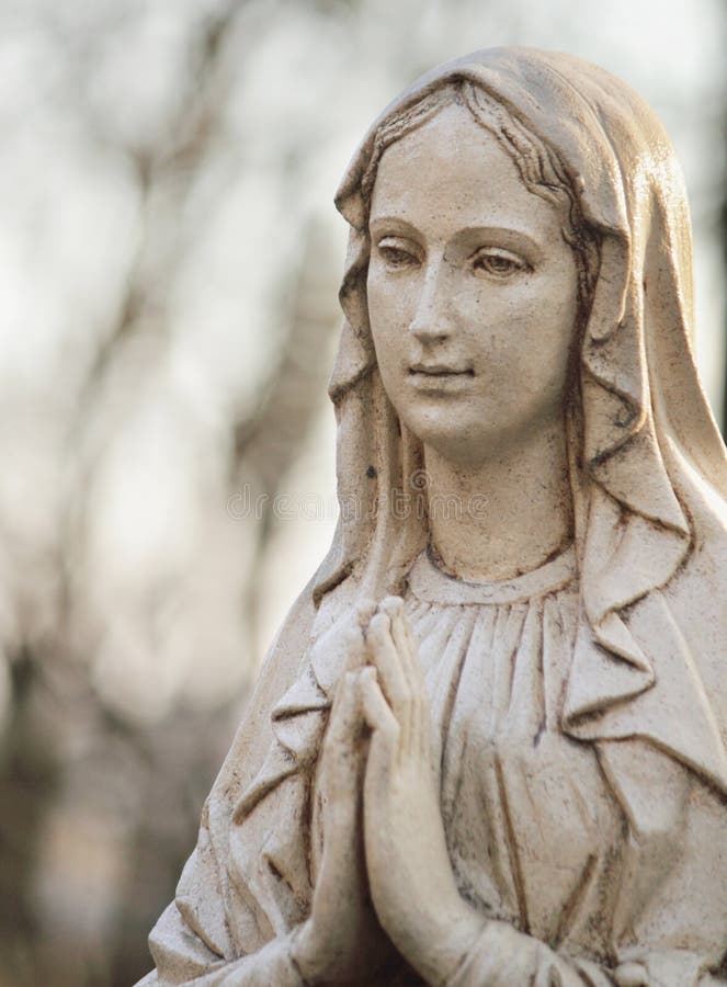 Estatua De La Virgen Maria Imagen De Archivo Imagen De Maria 49702321
