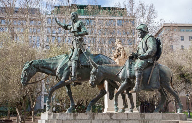 Estatua de Madrid - de Don Quixote y de Sancho Panza del monumento de Cervantes imagen de archivo libre de regalías Estatua de Madrid - de Don Quixote y de Sancho Panza del monumento de Cervantes imagen de archivo libre de regalías