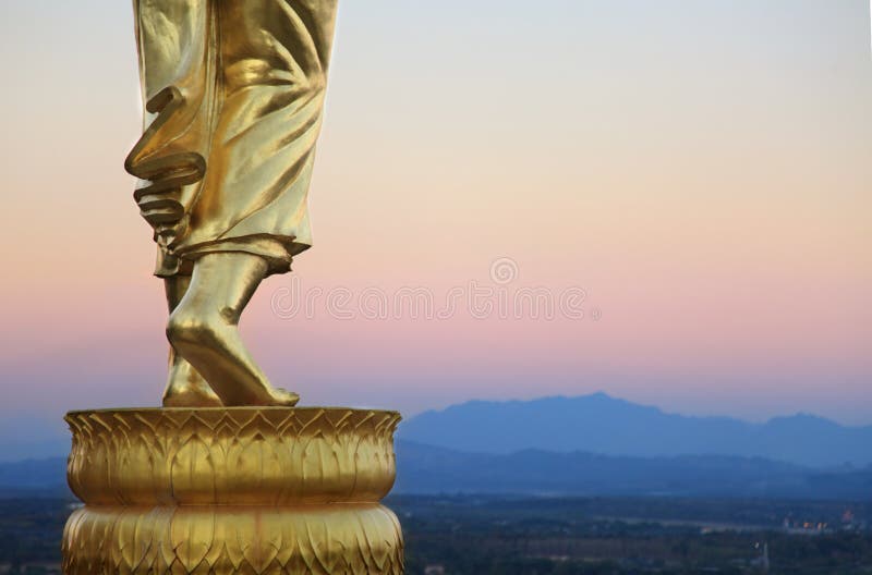 Estatua de oro de Buda en el templo Nan Province Thailand de Khao Noi foto de archivo Estatua de oro de Buda en el templo Nan Province Thailand de Khao Noi foto de archivo