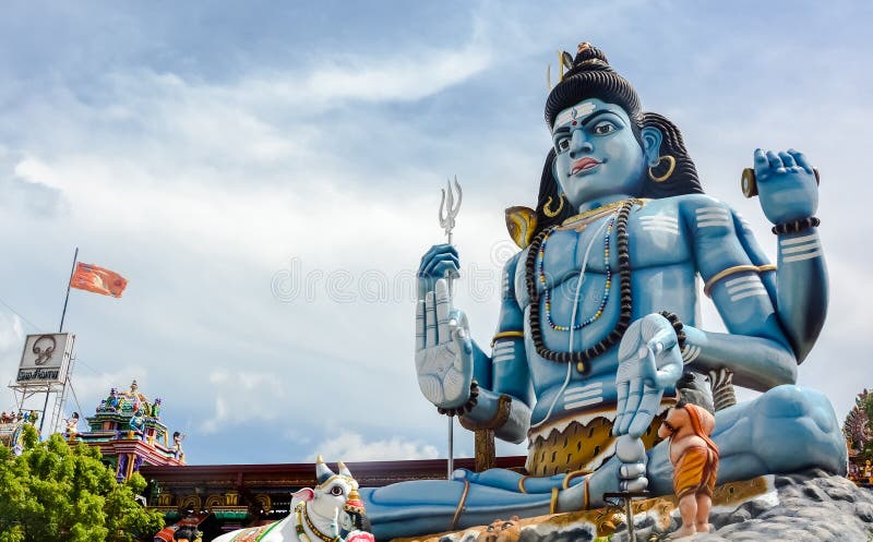Estatua de Shiva de dios en el templo hindú en Trincomalee, Sri Lanka imagenes de archivo Estatua de Shiva de dios en el templo hindú en Trincomalee, Sri Lanka imagenes de archivo