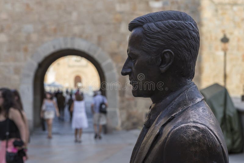 Estatua del lez del ¡de Gonzà del rez del ¡de Adolfo SuÃ, Ávila, España fotografía de archivo libre de regalías Estatua del lez del ¡de Gonzà del rez del ¡de Adolfo SuÃ, Ávila, España fotografía de archivo libre de regalías