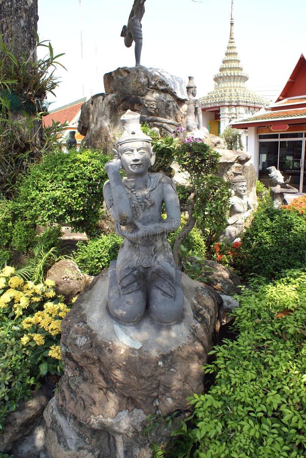 Estatua del monje en Wat Pho, Bangkok, Tailandia, Asia foto de archivo Estatua del monje en Wat Pho, Bangkok, Tailandia, Asia foto de archivo