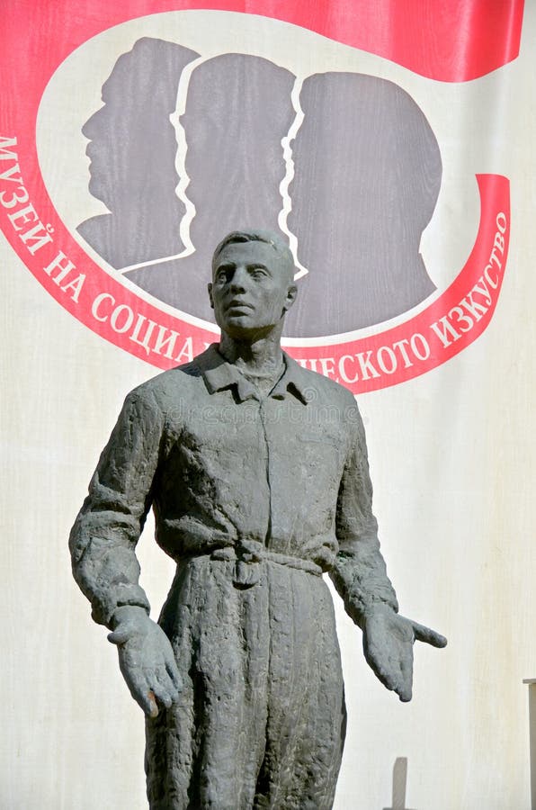 Estatua del período socialista