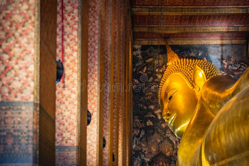 Estatua del sueño Buda o Buda de descanso en Wat Pho Temple en Bangkok, Tailandia imágenes de archivo libres de regalías Estatua del sueño Buda o Buda de descanso en Wat Pho Temple en Bangkok, Tailandia imágenes de archivo libres de regalías