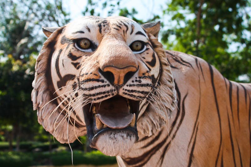 Resultado de imagen de estatua de un tigre