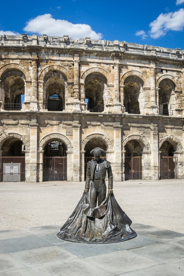 Estatua del torero Nimes, Francia fotografía de archivo libre de regalías Estatua del torero Nimes, Francia fotografía de archivo libre de regalías
