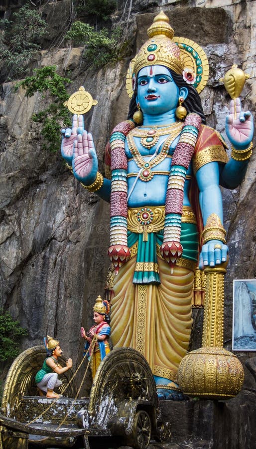 Estatua delante de las cuevas de Batu en Kuala Lumpur, Malasia imagenes de archivo Estatua delante de las cuevas de Batu en Kuala Lumpur, Malasia imagenes de archivo