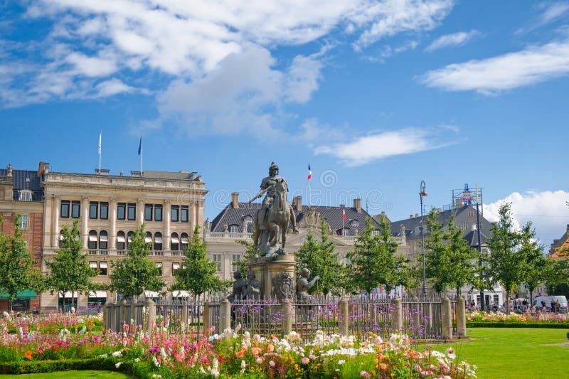 Estatua ecuestre en Copenhague, Dinamarca imagenes de archivo