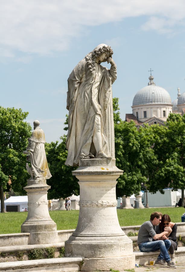 Estatuas en el della Valle, Padua de Prato de la plaza fotos de archivo libres de regalías Estatuas en el della Valle, Padua de Prato de la plaza fotos de archivo libres de regalías