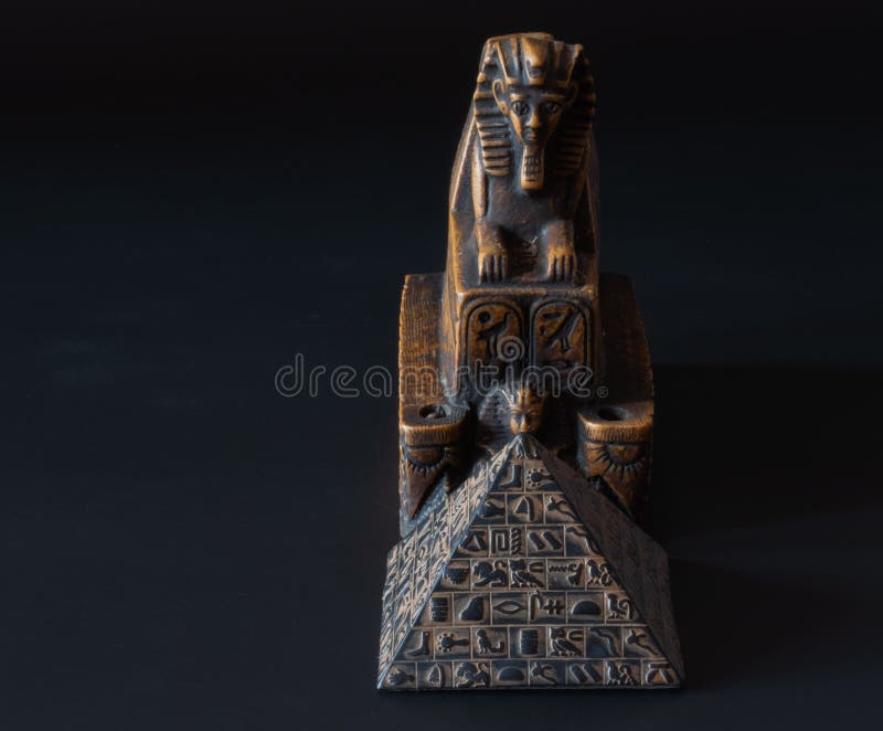Estatuilla de la esfinge imagen de archivo libre de regalías Estatuilla de la esfinge imagen de archivo libre de regalías