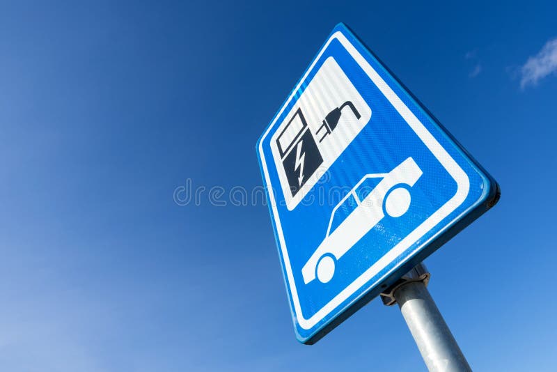 Estação cobrando do veículo eléctrico imagem de stock Estação cobrando do veículo eléctrico imagem de stock