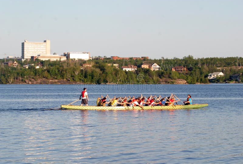 Época das regatas de barcos-dragão fotografia de stock royalty free