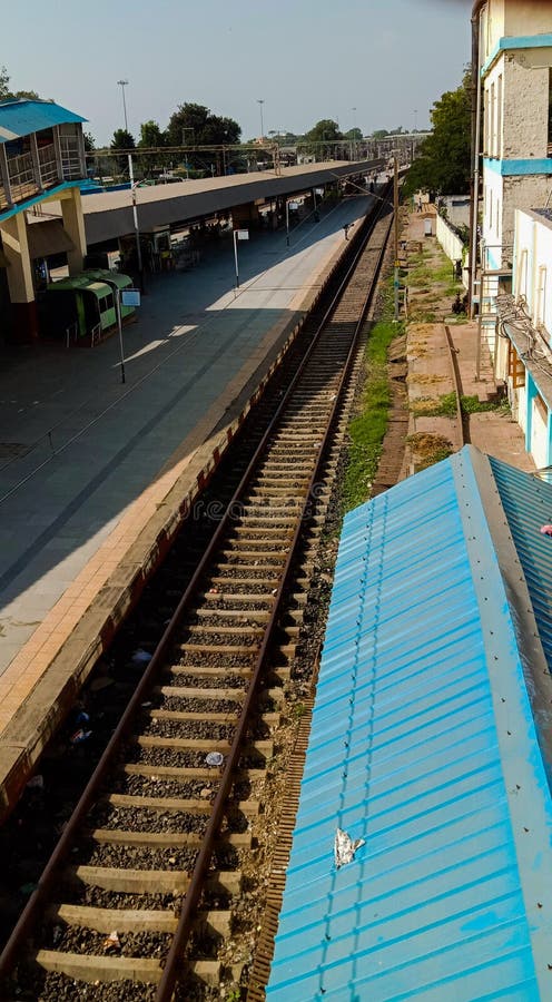 Estação ferroviária da cidade de bharuch, estado de gujrat, na índia fotos de stock Estação ferroviária da cidade de bharuch, estado de gujrat, na índia fotos de stock