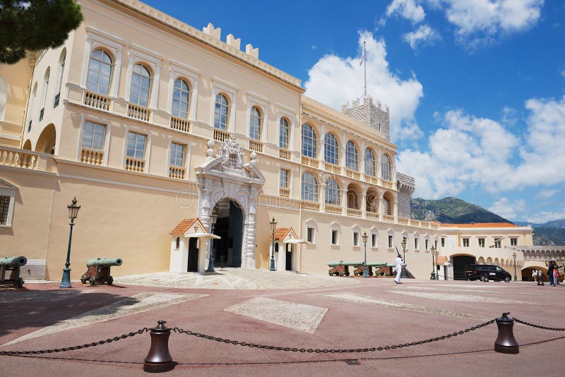 Esterno del Prince' palazzo di s nel Monaco, Monaco immagini stock libere da diritti Esterno del Prince' palazzo di s nel Monaco, Monaco immagini stock libere da diritti