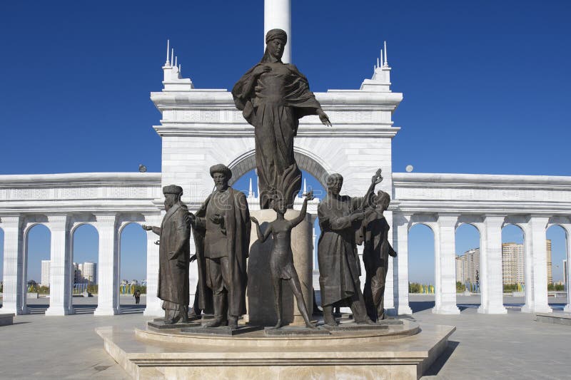 Esterno di bello monumento kazako di Eli a Astana, il Kazakistan fotografia stock libera da diritti Esterno di bello monumento kazako di Eli a Astana, il Kazakistan fotografia stock libera da diritti